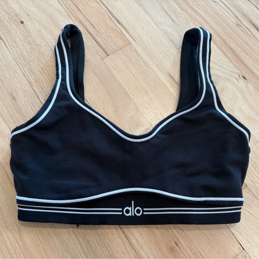 ALO Yoga Black Airbrush Heart Throb Set - Picture 2 of 15